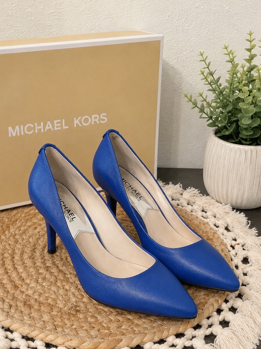 Michael Kors Royal Blue Saffiano Leather‎ Pointed Toe Pumps Heels Size 6.5M